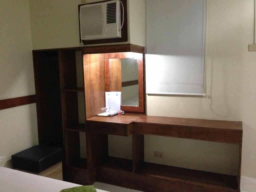 Qm Pension House Tagbilaran City Room photo