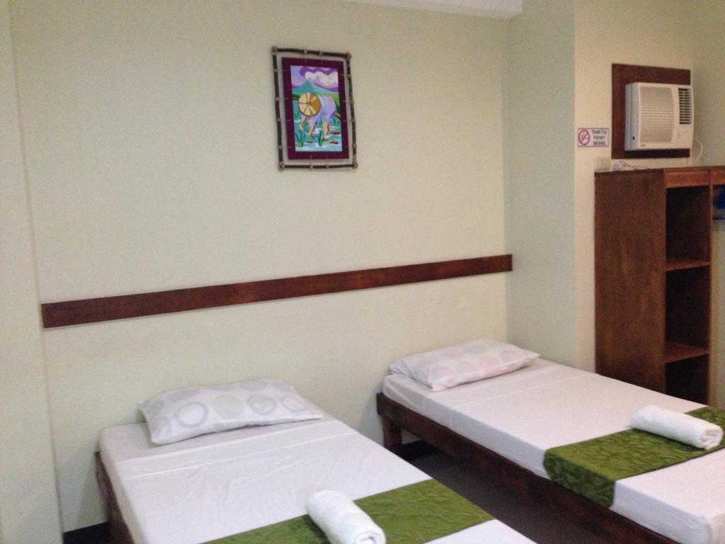 Qm Pension House Tagbilaran City Room photo